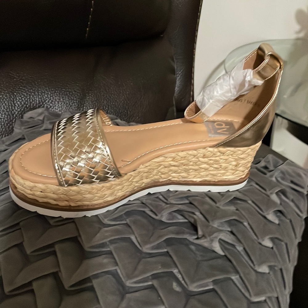 Dolce Vita Baker W Gold. Sandals size 7